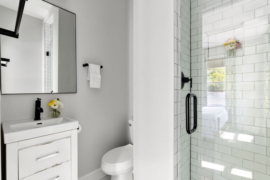 Bathroom 2: Walk-in shower / En-suite to bedroom 2