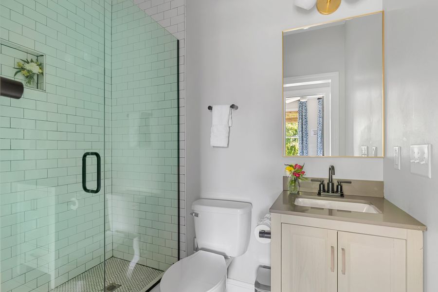 Bathroom 4: Walk-In Shower