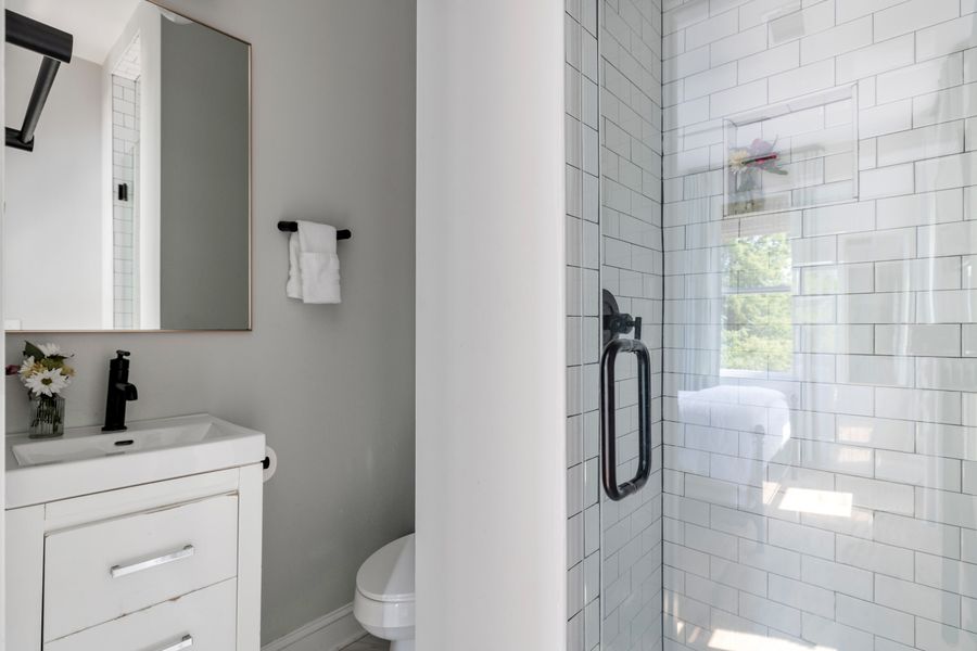 Bathroom 6: Walk-In Shower