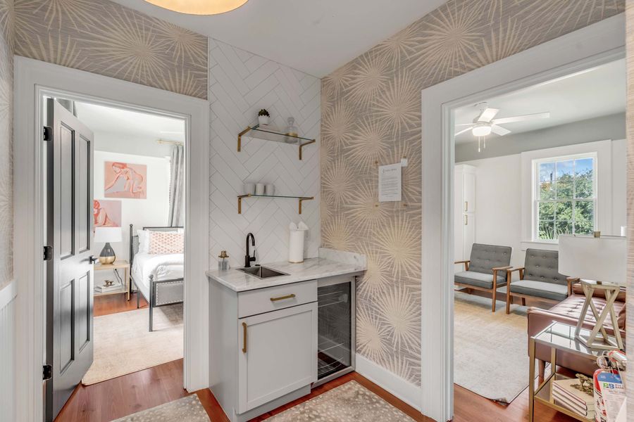 Kitchenette for queen bedroom and living space

