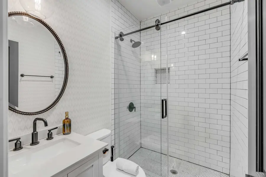 Bathroom #5: En Suite Bathroom off Queen Bedroom