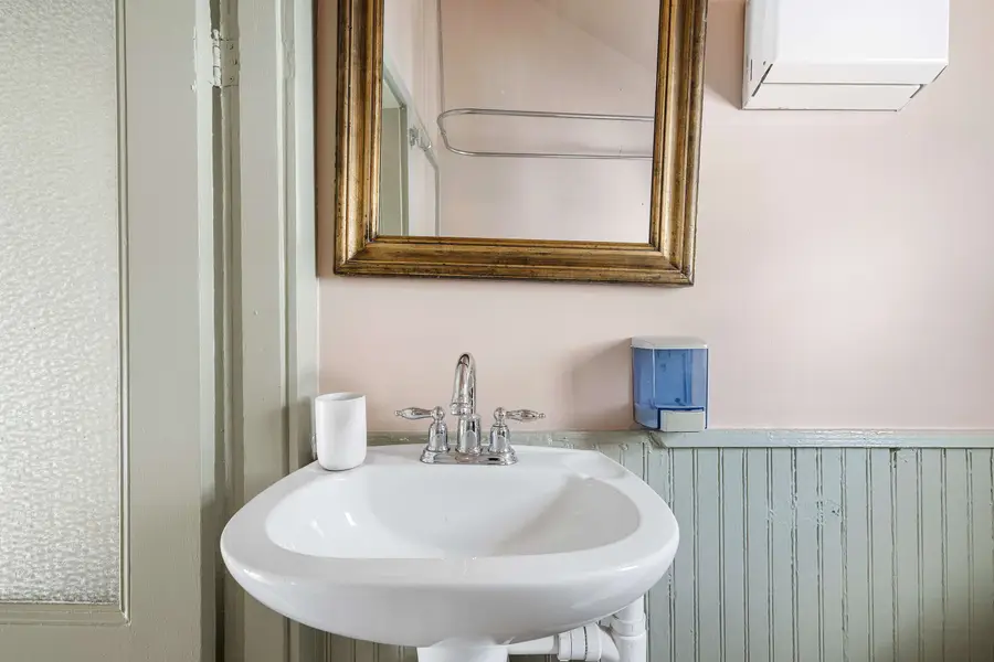 Bathroom #5: Shower/Tub Combo