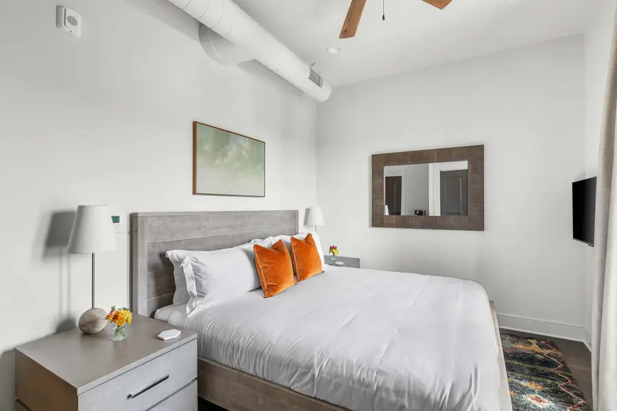 Spacious Studio with King Bed
