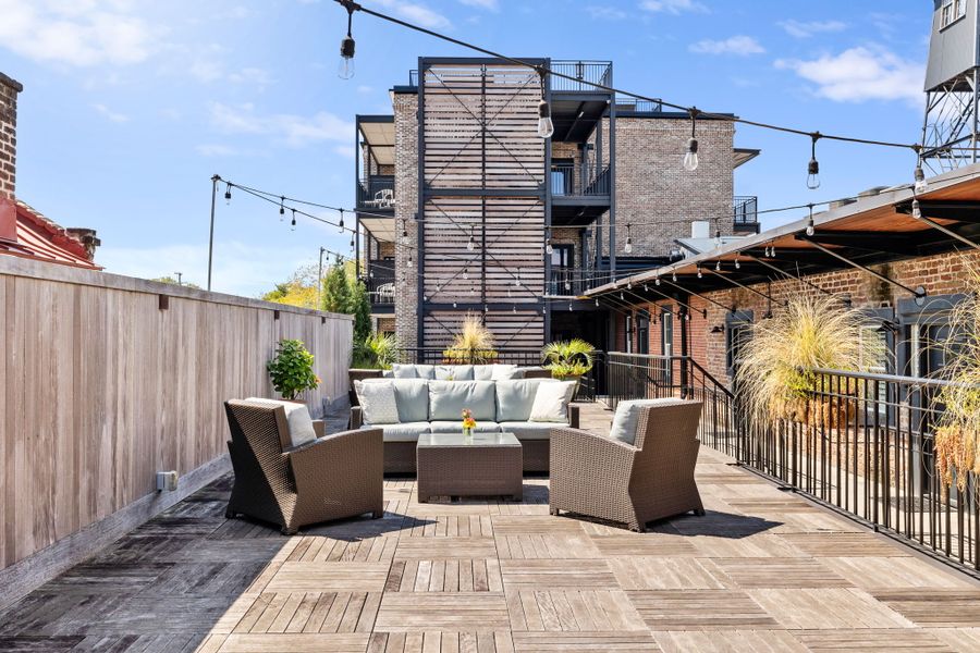 Spacious shared terrace space for your group! 