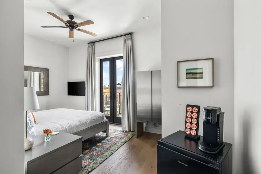 Spacious Studio with King Bed