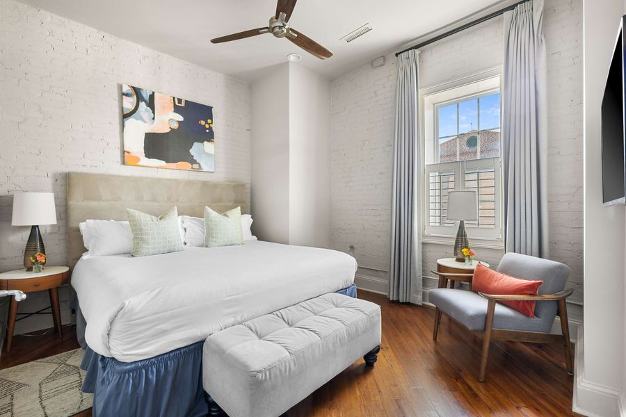 UNIT DEF Bedroom #2: King Bed