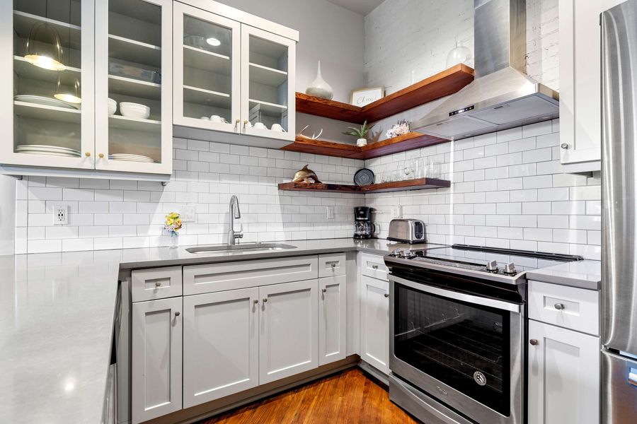UNIT DEF Fully equipped kitchen with everything you need to cook a meal with seating for two!