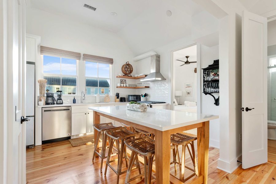 Fully equipped kitchen with everything you need to cook a meal plus dining for 6!