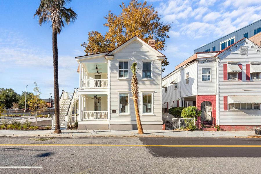 Welcome to your downtown Charleston rental! Explore all things downtown by foot!
