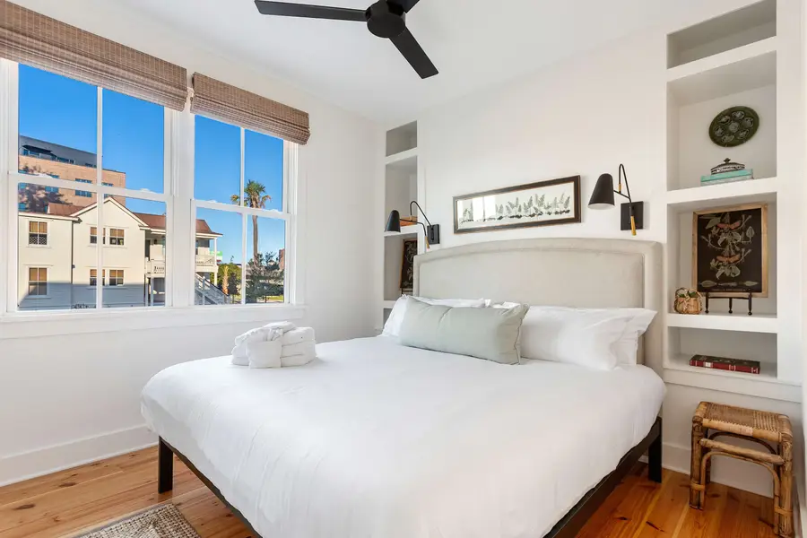 Bedroom #5: King Bed 