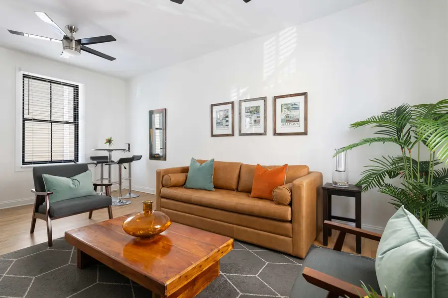 Spacious living room with seating for your group!