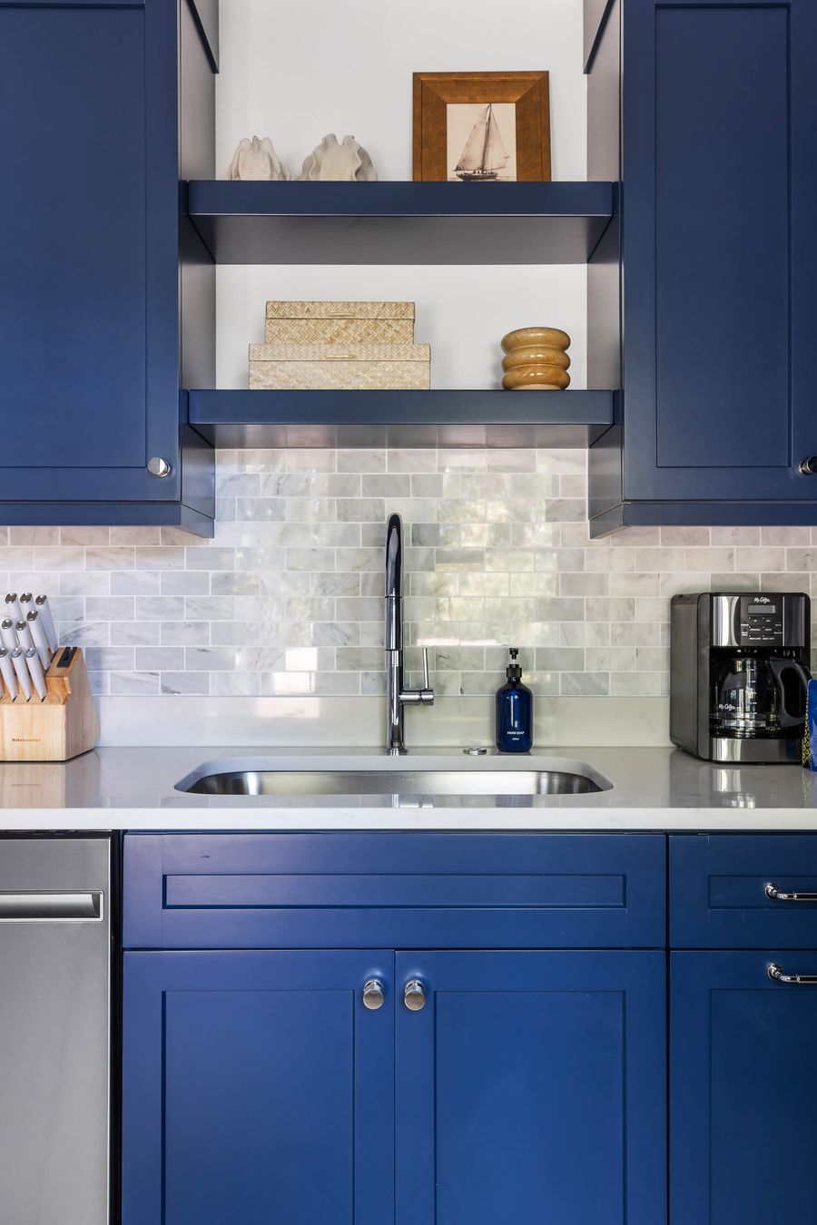 Fully equipped kitchen with everything you need to cook a meal!