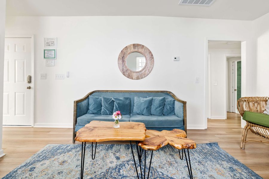 Spacious living room with plenty of seating space for your group!