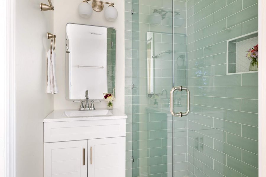 Second floor: Bathroom #4: Walk-in Shower