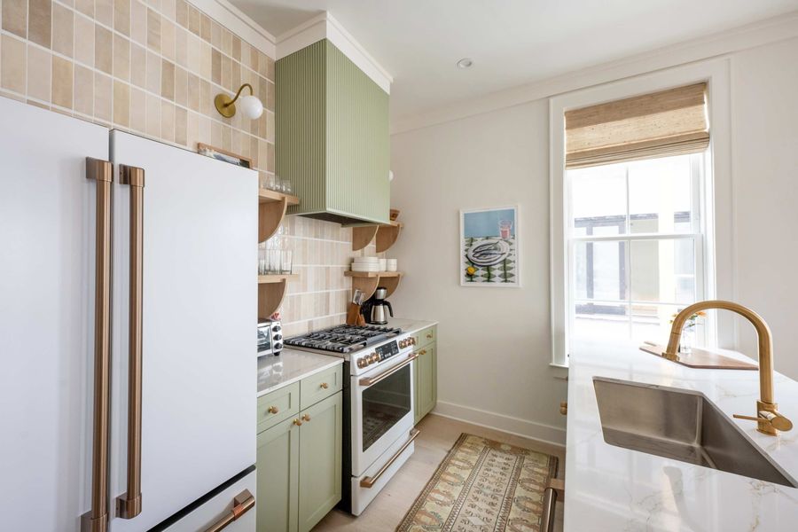 Fully equipped kitchen with everything you need to cook a meal!