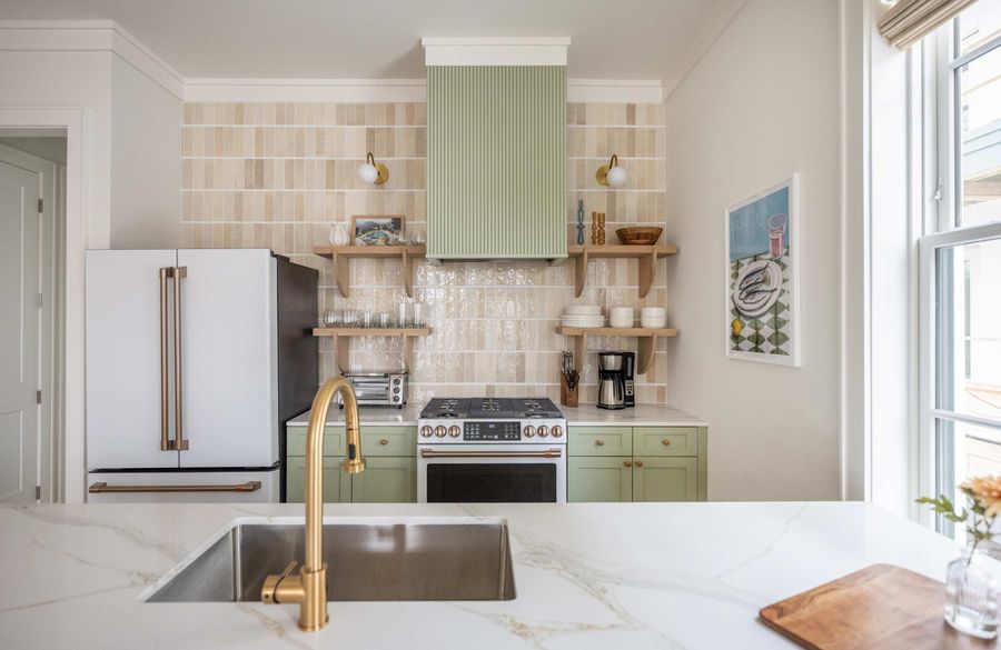 Fully equipped kitchen with everything you need to cook a meal 