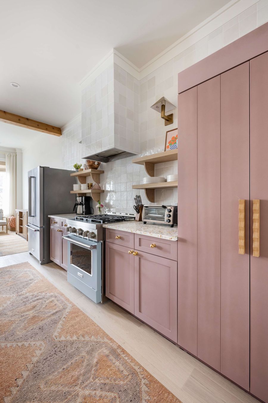 Fully equipped kitchen with everything you need to cook a meal!