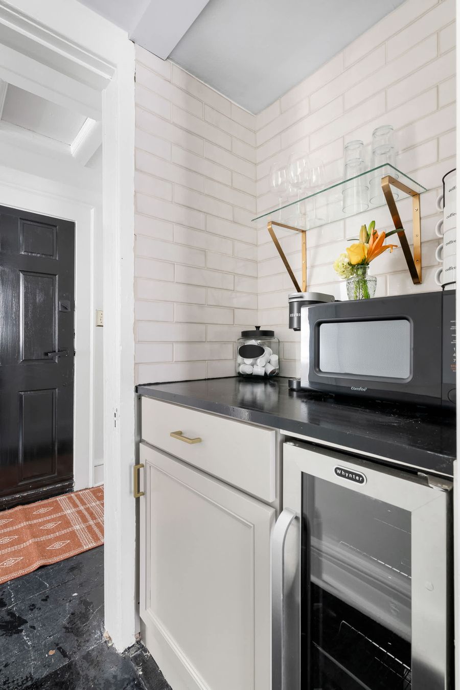 Kitchenette for your use! 