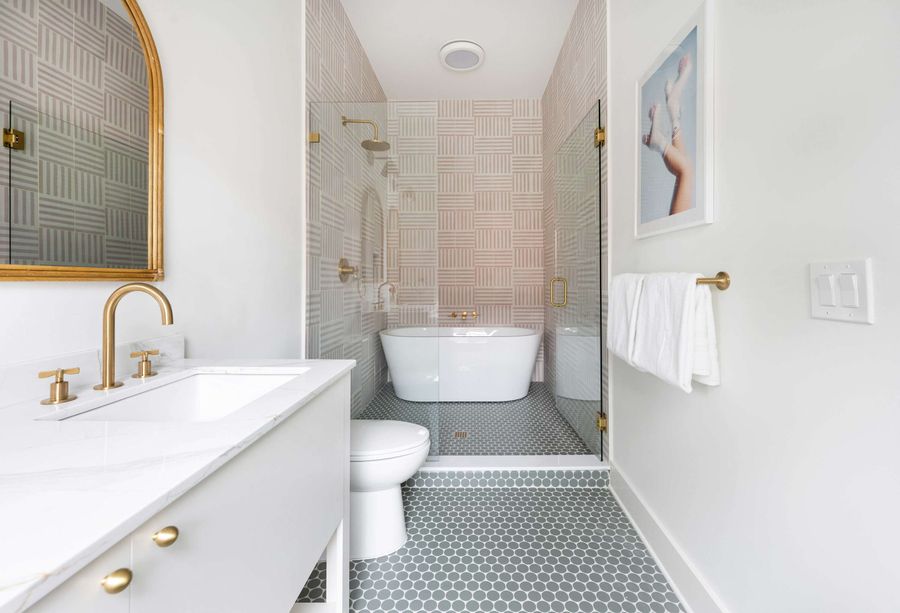 Bathroom 3: Deep Soaking Tub