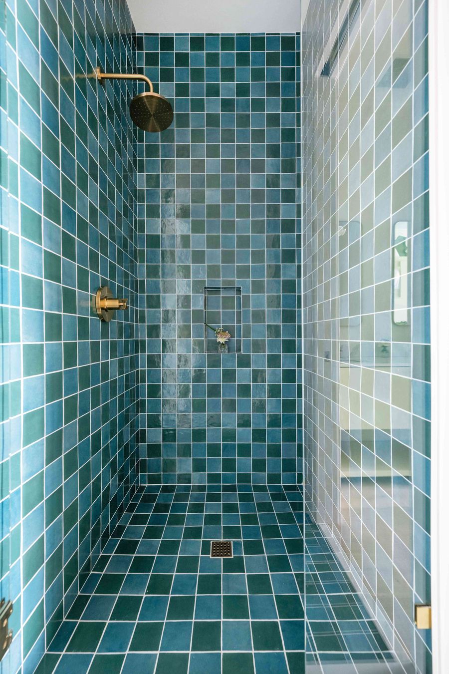 Bathroom 4: Walk-in Shower 