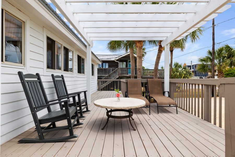Front porch with seating for your group!