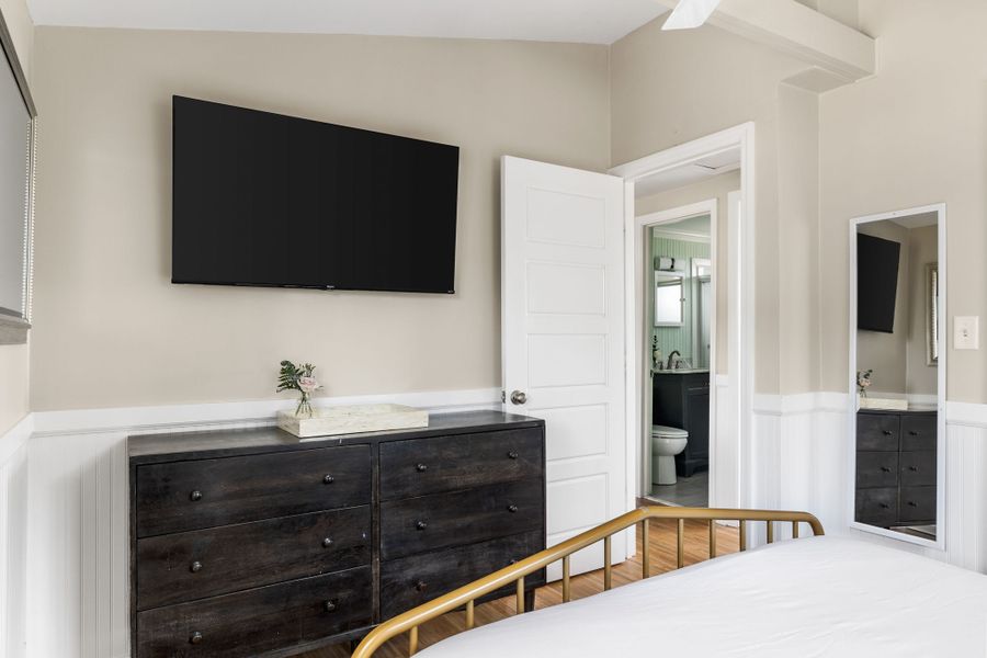 Bedroom 1: Queen Bed + TV 