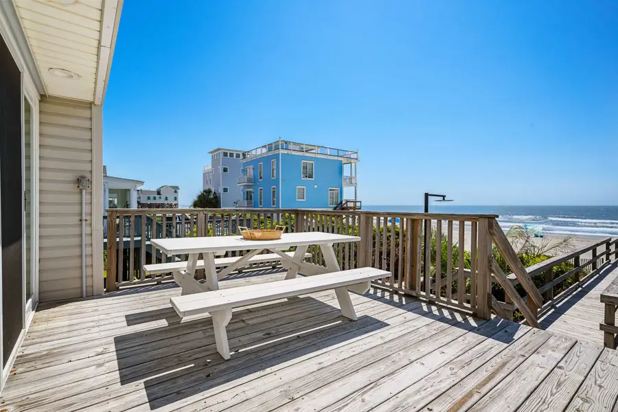 Outdoor dining seating for your group on the private deck! 