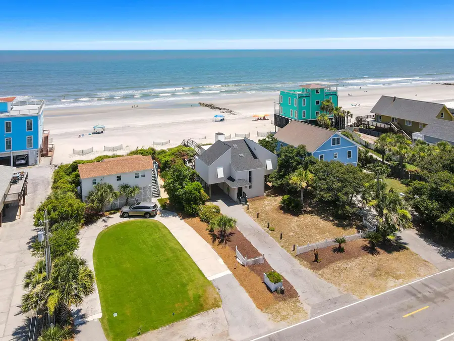 Welcome to your Folly Beach escape! 