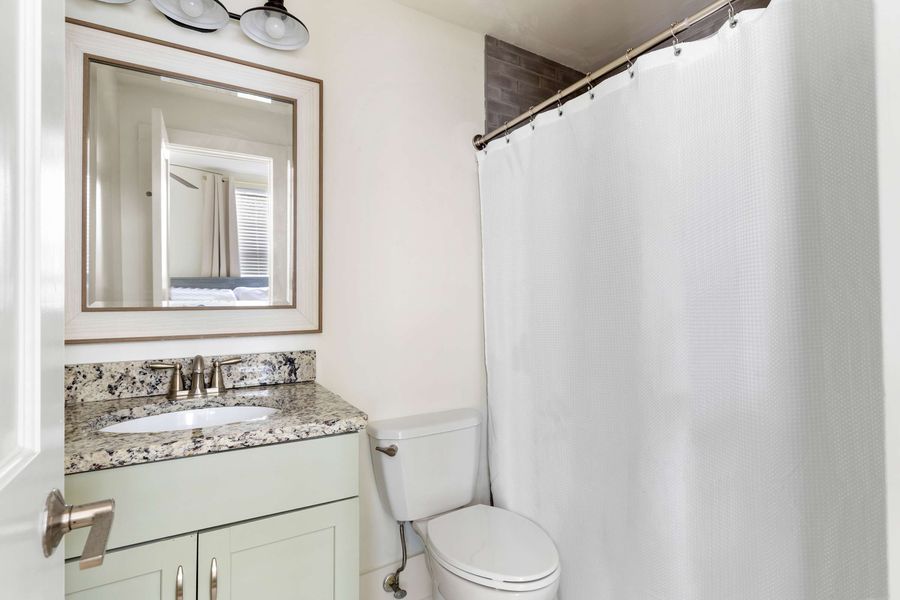 Bathroom #2: Shower/Tub Combo 
