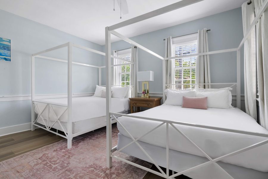 Bedroom 4: Queen Bed + Queen Bed + TV 