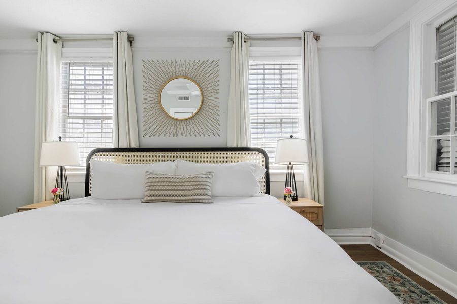 Bedroom 3: King Bed 