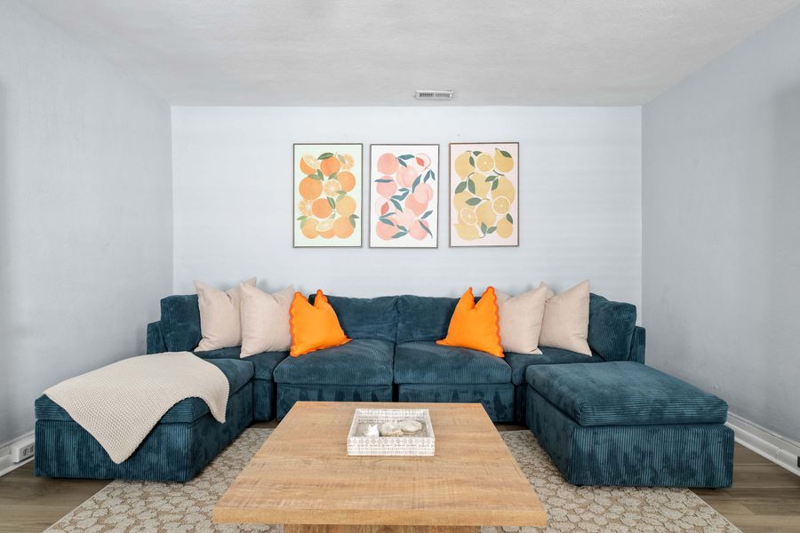 Spacious upstairs living room 