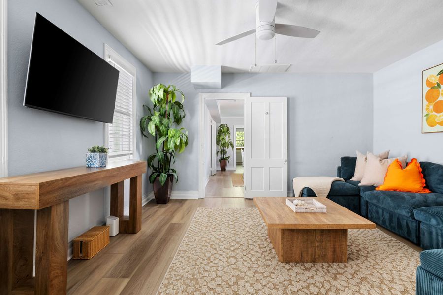 Spacious upstairs living room 