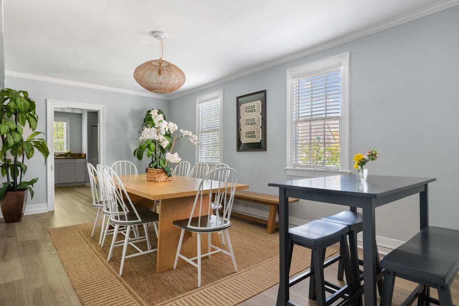 Dining room with seating for the entire group