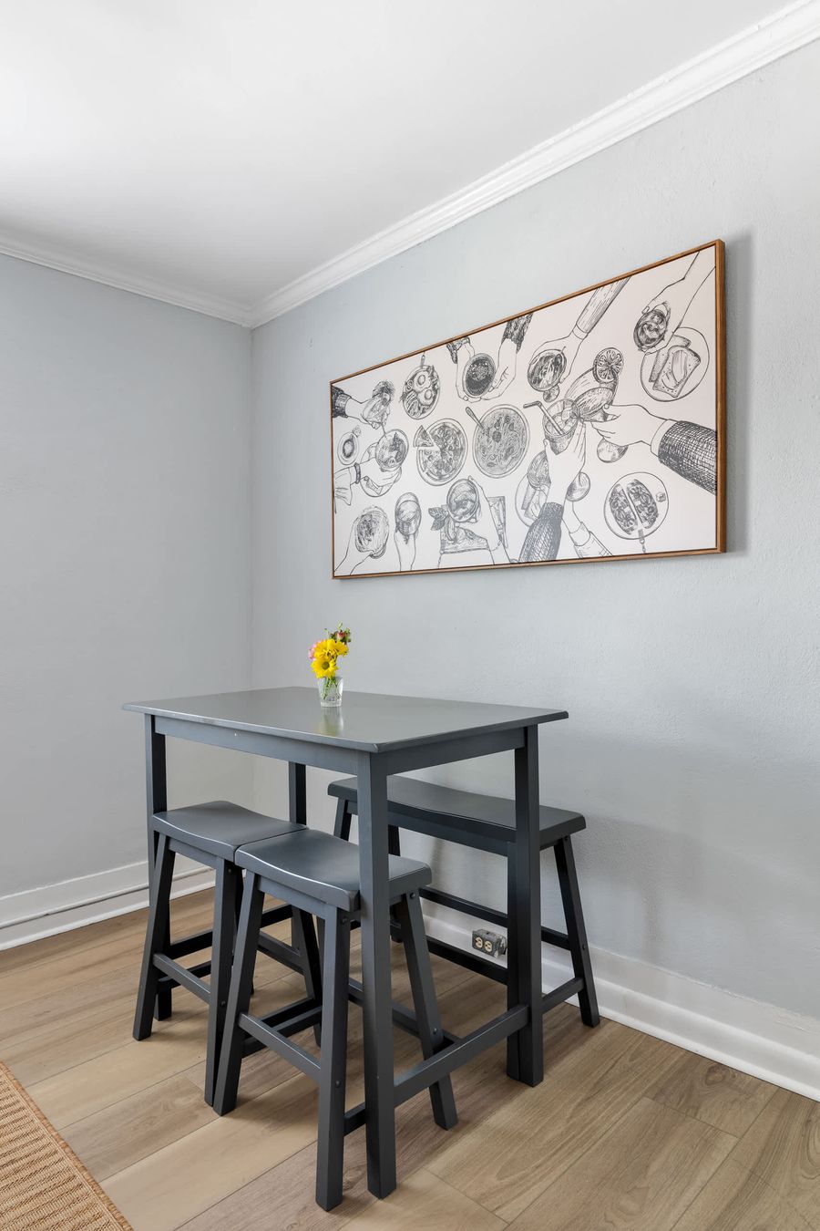 Dining room with seating for the entire group