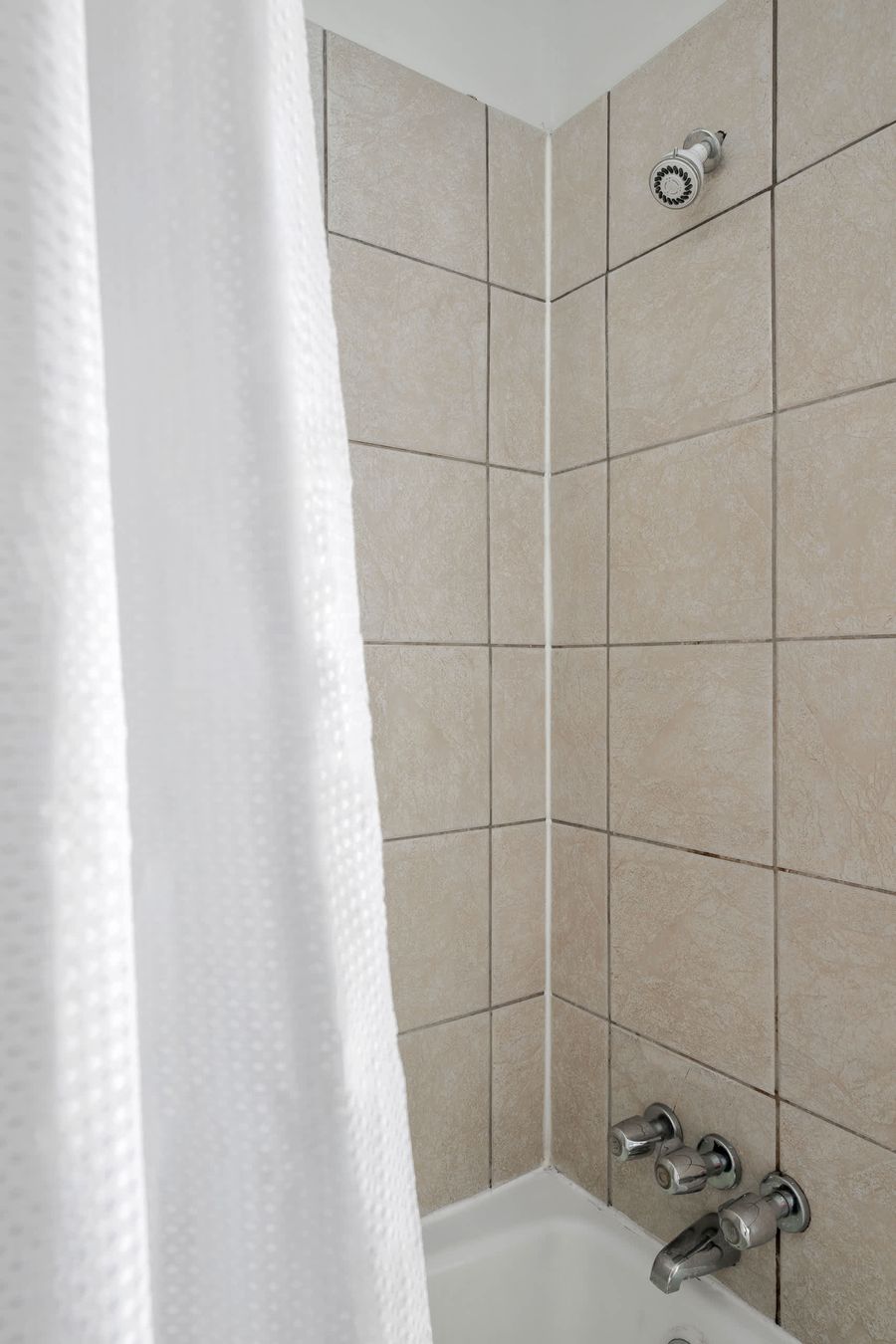 Bathroom 1: Shower/Tub 