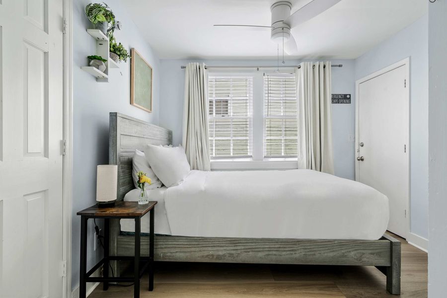Bedroom 2: Queen Bed 