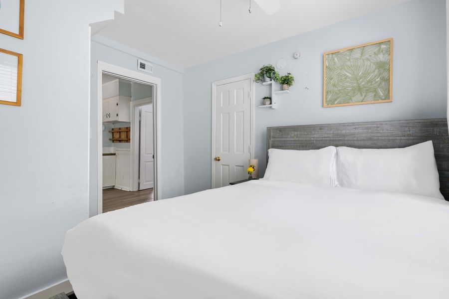 Bedroom 2: Queen Bed 