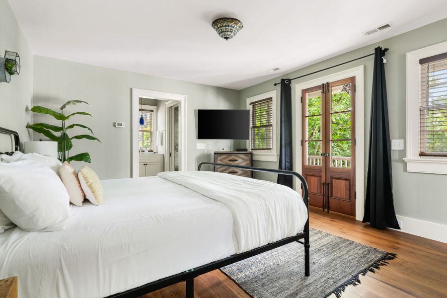 Master Bedroom w/ King Bed + TV