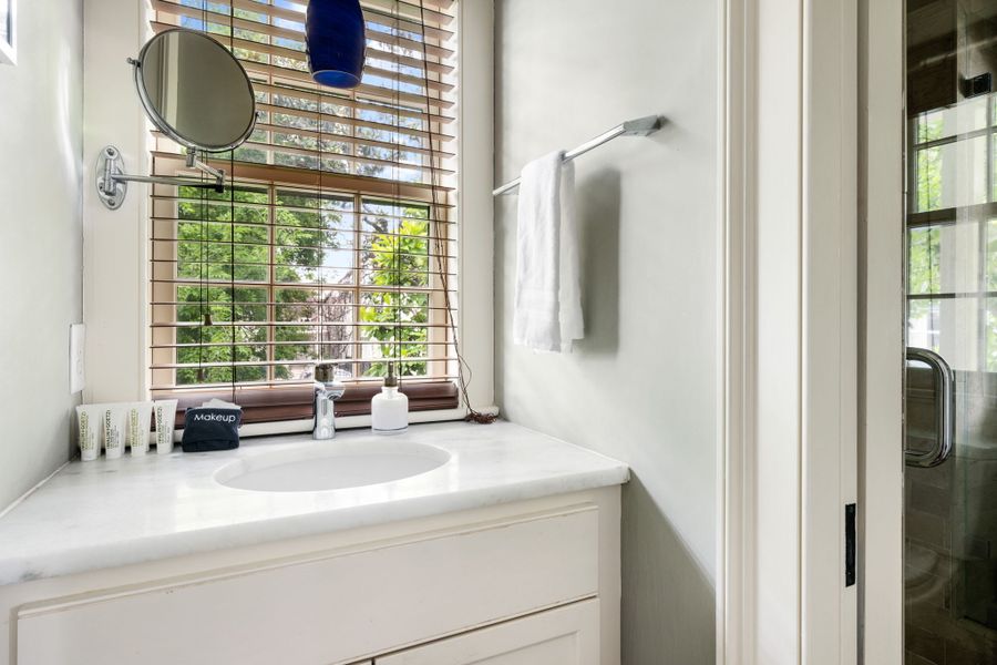 Master Bathroom w/ Walk-in Shower