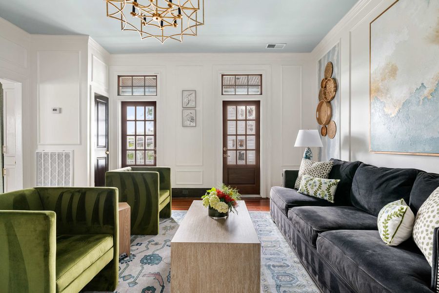 Primary living room with plenty of seating for your group! 