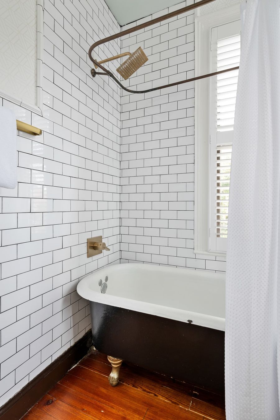 Bathroom #4: Tub/Shower 