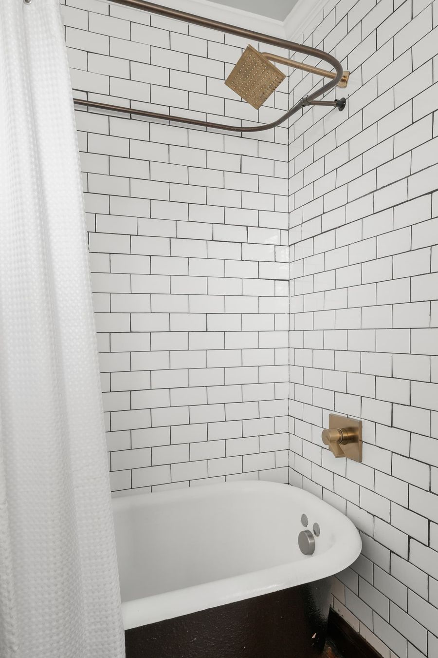 Bathroom #3: Tub/Shower  