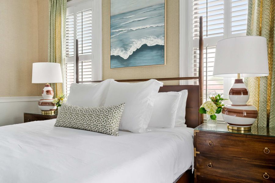 Bedroom #5: King Bed + TV 