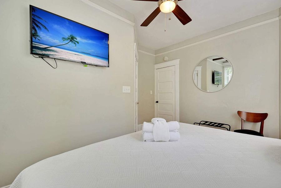 Bedroom 2: King Bed + TV 