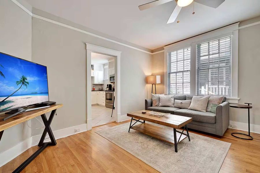 Spacious living room with seating for your group 