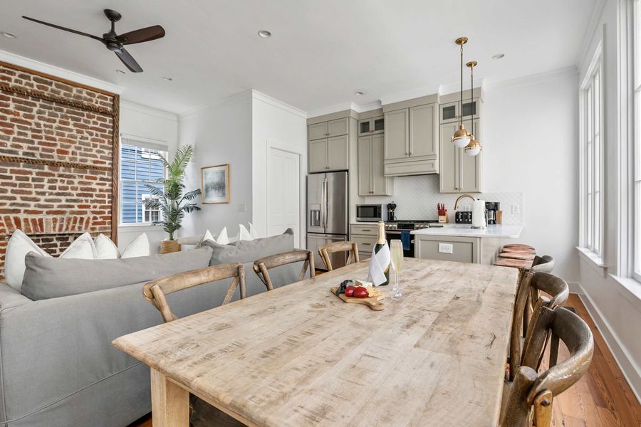 Dining seating
