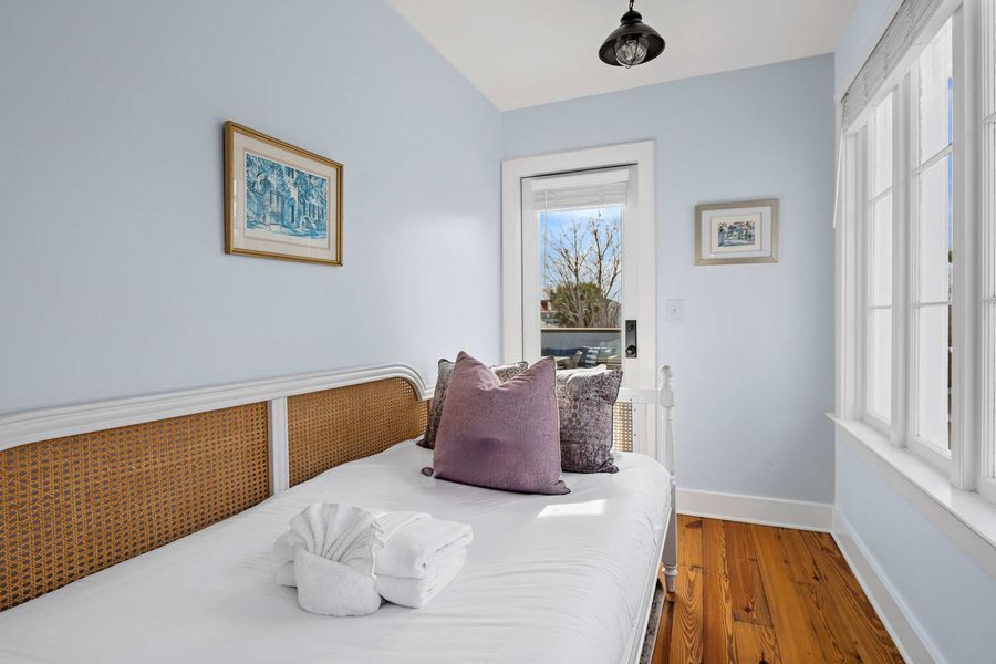 Bedroom 4: King Bed + TV + Single bed