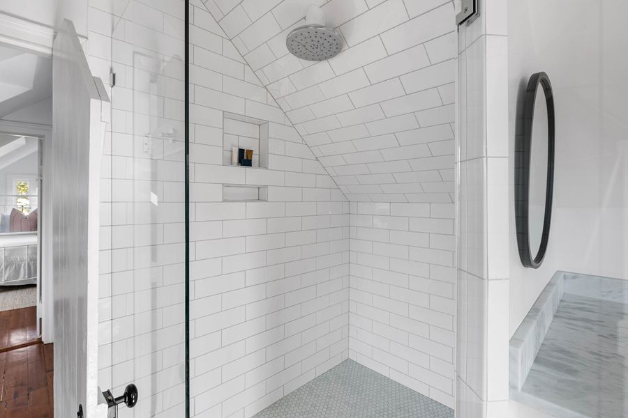 Bathroom 4: Walk-in Shower 