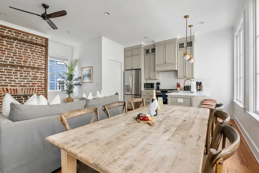 Dining seating